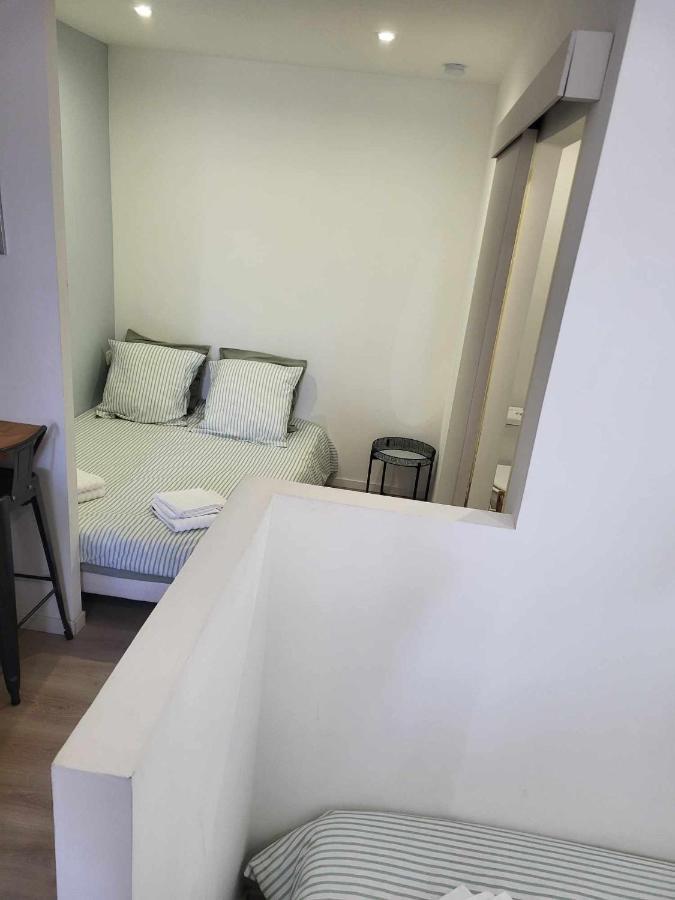 Canada 1 Apartment *